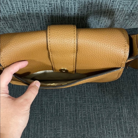 Michael Kors crossbody & wallet - Picture 4 of 10